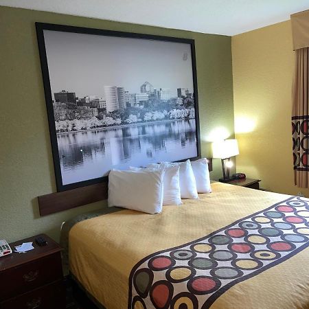 Super 8 By Wyndham Hancock Md Bagian luar foto