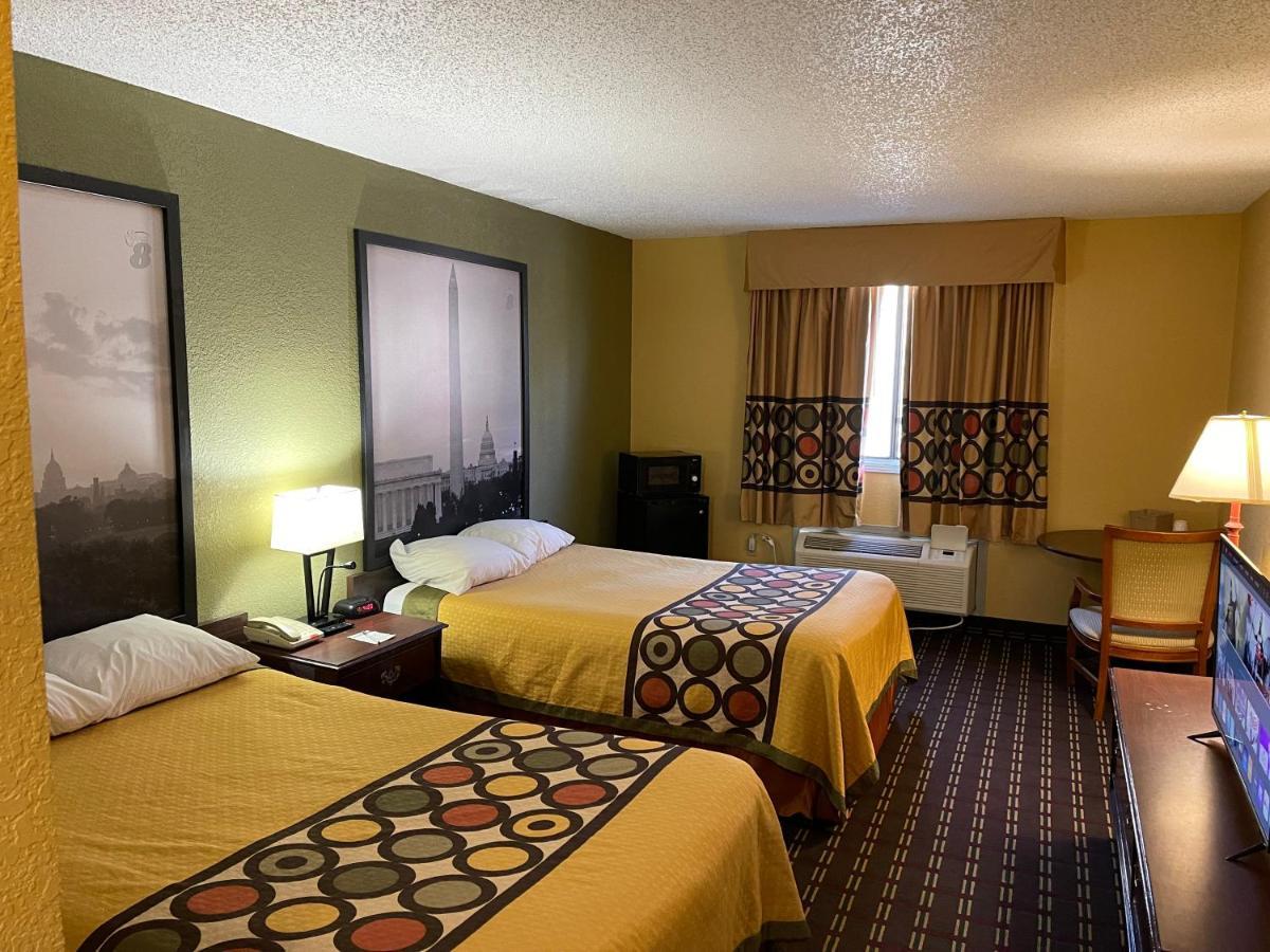 Super 8 By Wyndham Hancock Md Bagian luar foto