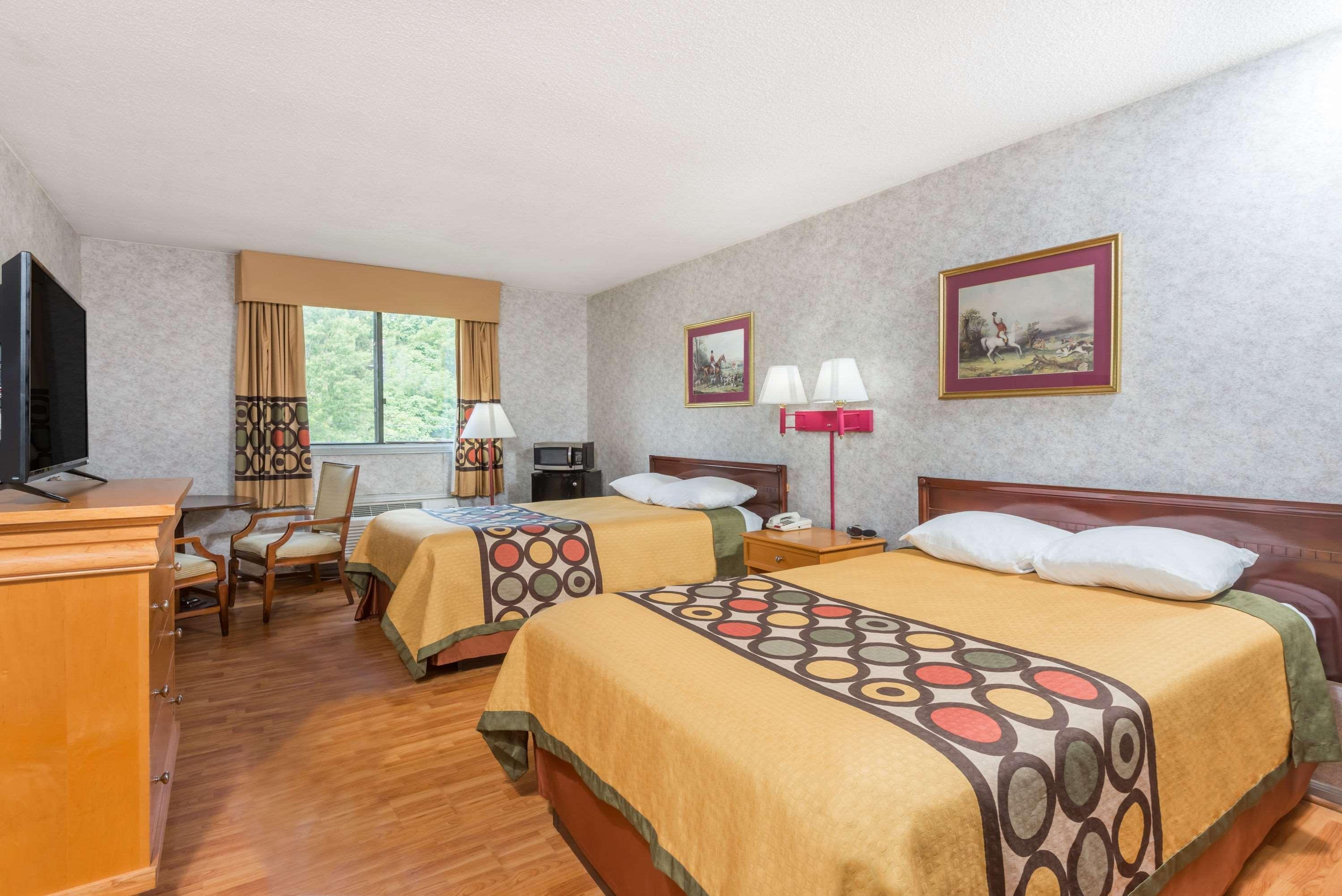 Super 8 By Wyndham Hancock Md Bagian luar foto
