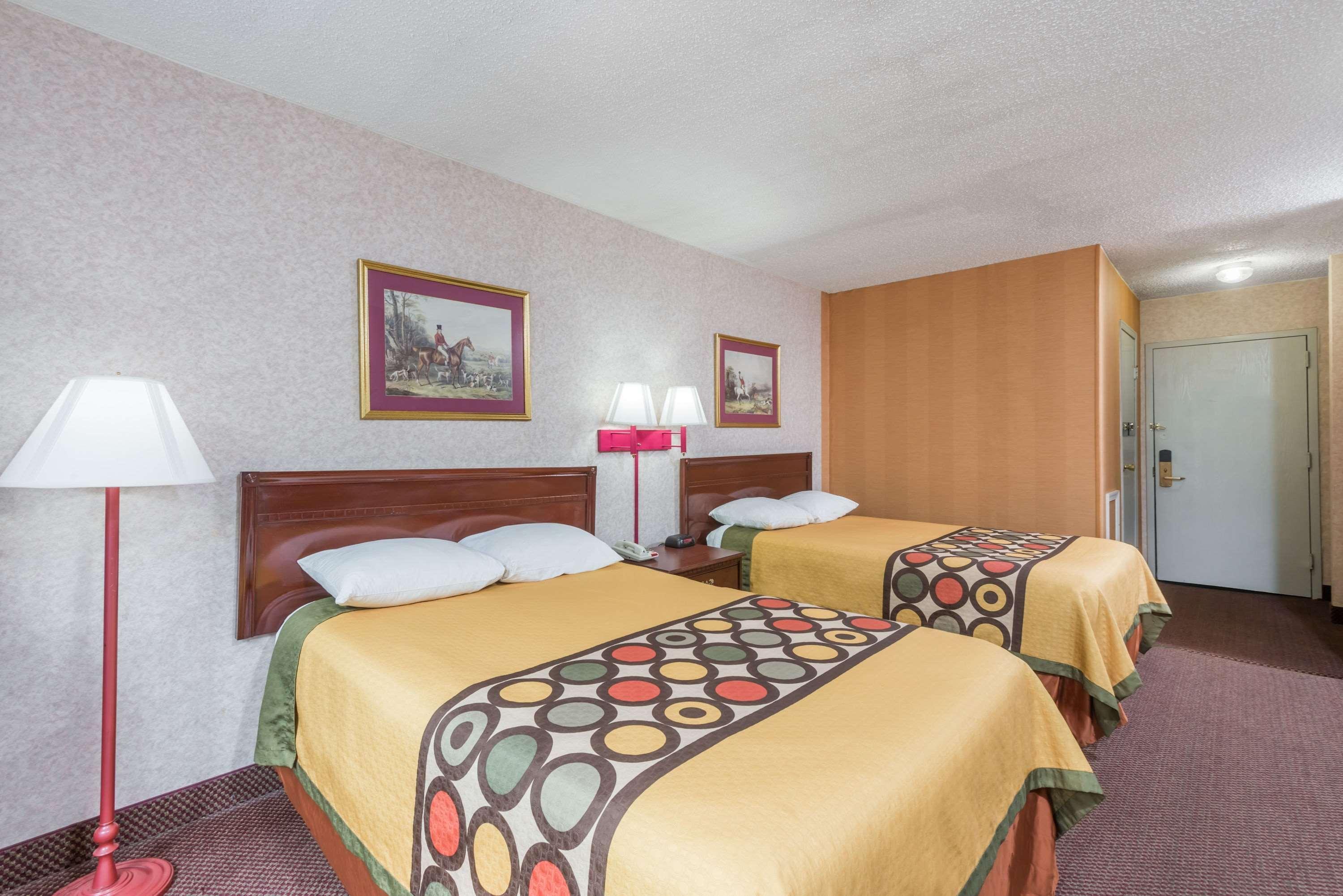 Super 8 By Wyndham Hancock Md Bagian luar foto