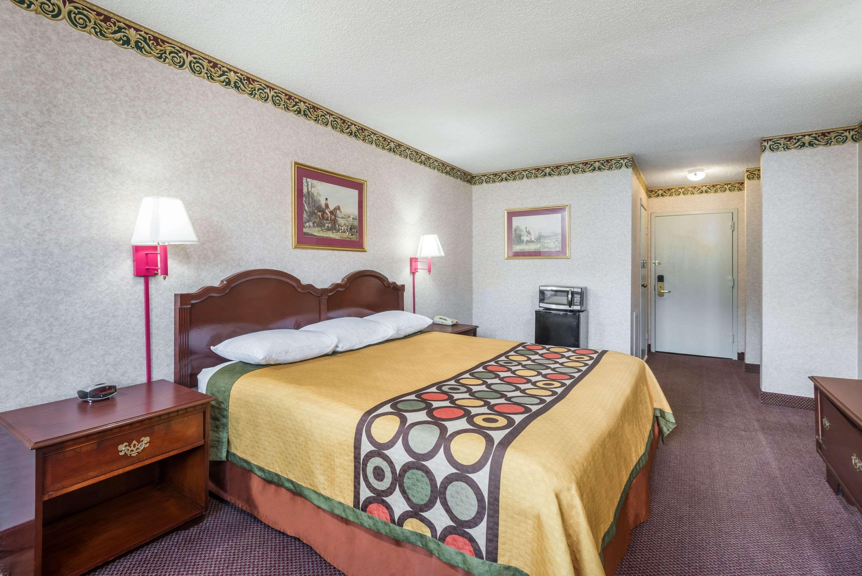 Super 8 By Wyndham Hancock Md Bagian luar foto