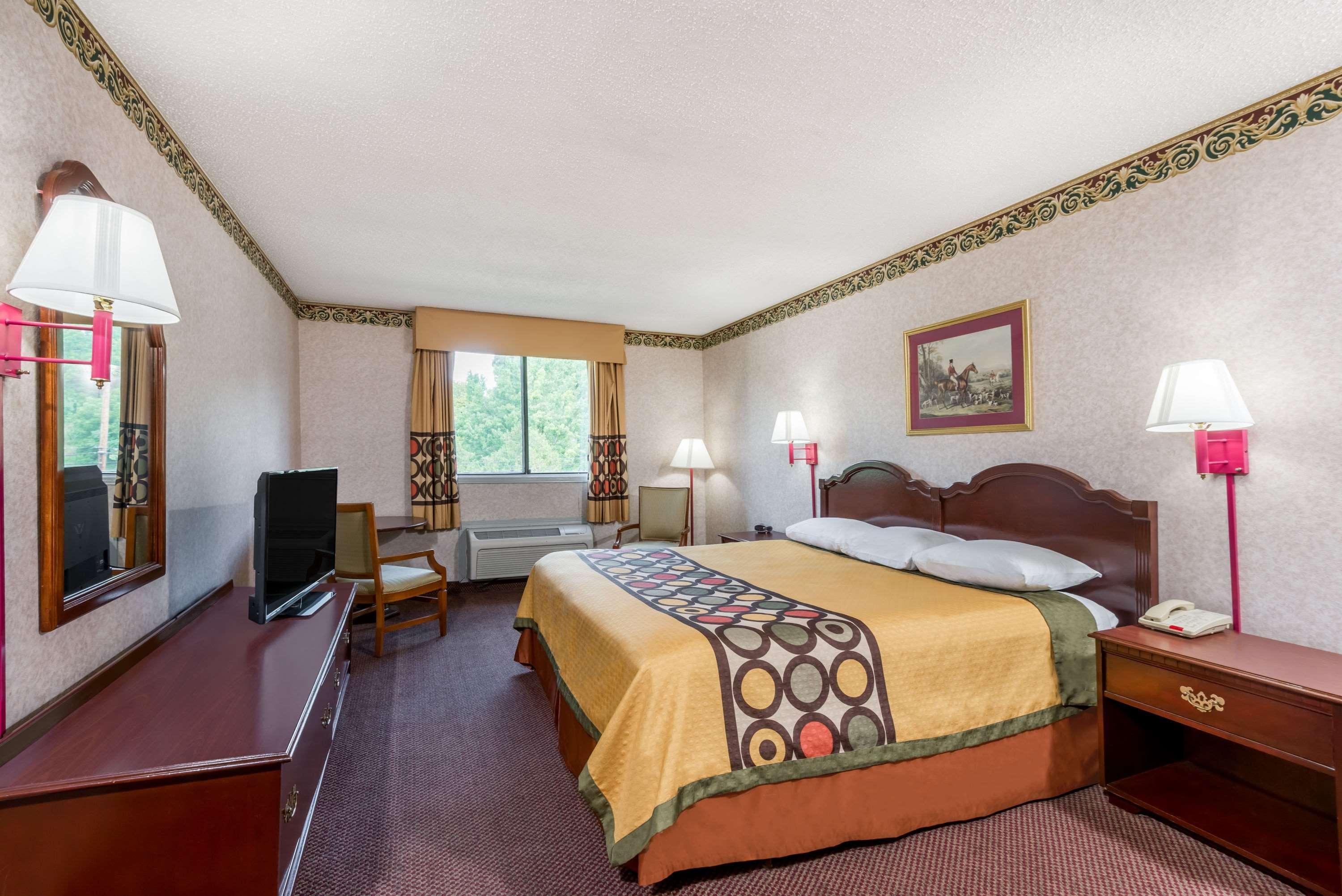 Super 8 By Wyndham Hancock Md Bagian luar foto