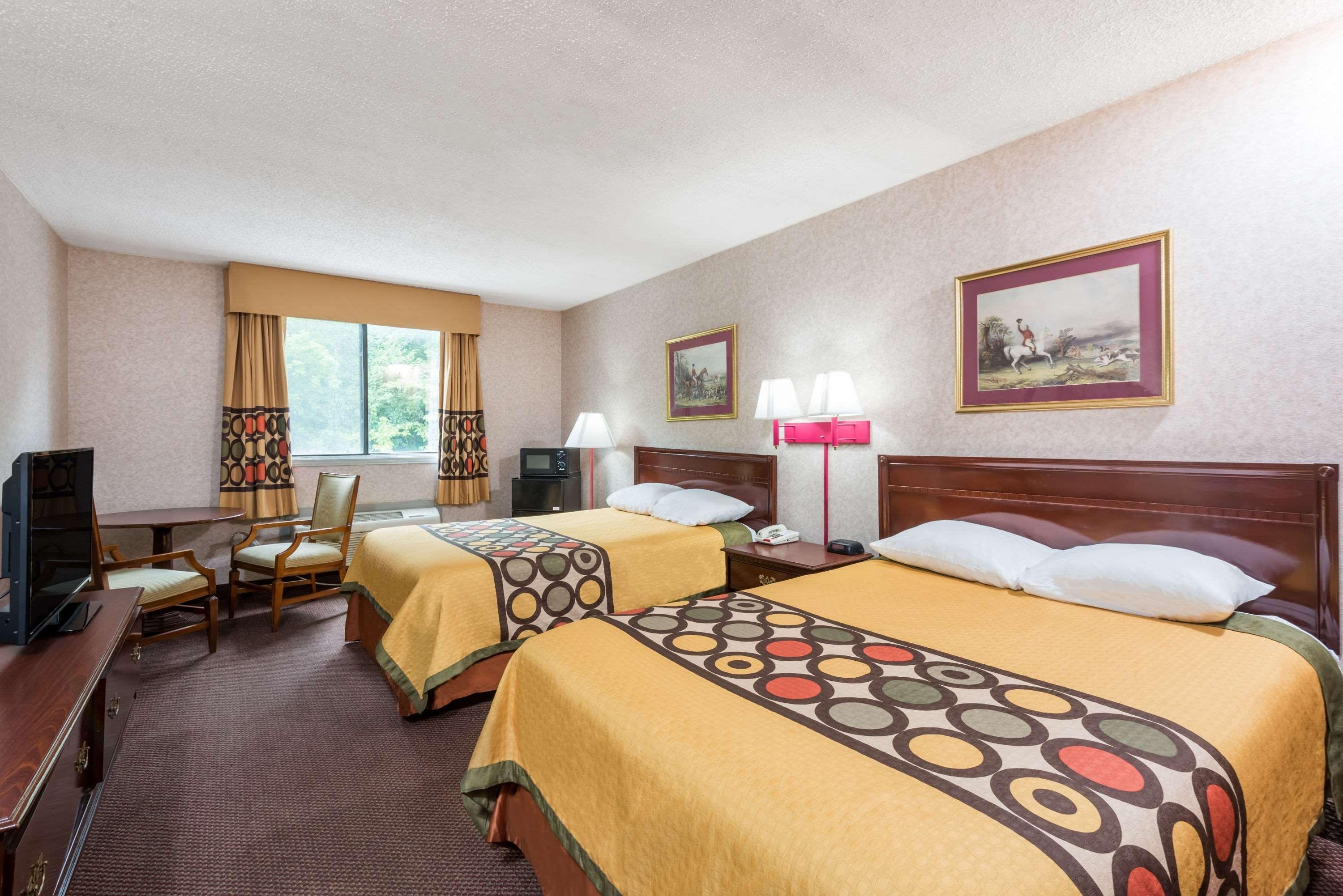 Super 8 By Wyndham Hancock Md Bagian luar foto