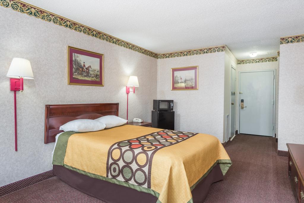 Super 8 By Wyndham Hancock Md Bagian luar foto